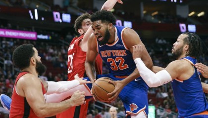 申京25+14唐斯17+19 范乔丹19分火箭胜尼克斯