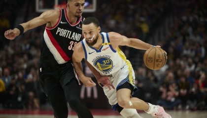 库里带伤14+5+5巴特勒24+7 勇士6人上双轻取开拓者