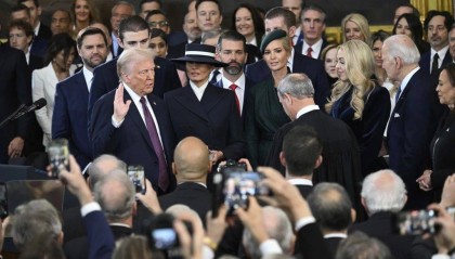 拜登这4年白干了?特朗普上台第一天,就下死手!释放信号强烈