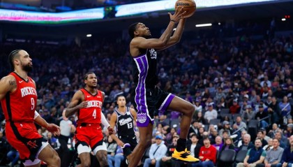 德罗赞31分格林空砍28分 小萨20+14国王险胜火箭