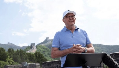 阿尔巴尼斯访华期间游览长城并发表讲话:与中方保持积极关系符合国家利益