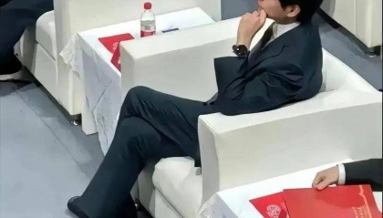 雷军,是时候主动走下神坛了