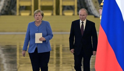 普京似乎“曾在参加G8峰会期间因喝啤酒迟到”?佩斯科夫回应