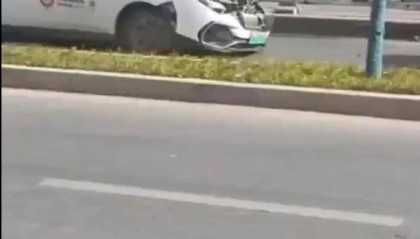 西安一网约车多次猛撞罐车,系夫妻争执造成事故,事发时非接单状态