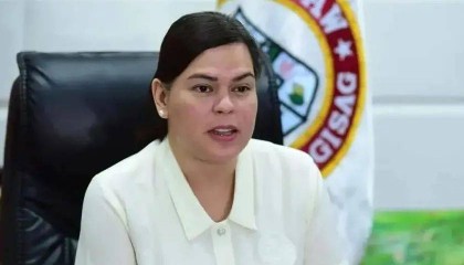 乱了!杜特尔特号召“兵变”,16万菲军忙着站队,顾不上南海了!