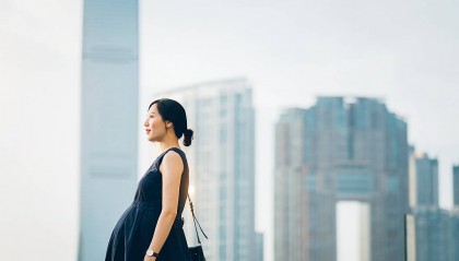 小夫妻为躲裁员紧急备孕 仍丢金融业饭碗