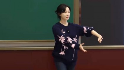 演员陈数现身中戏授课，网友：我的梦中情师