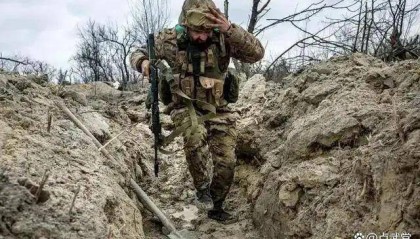 乌战场急转直下,红军城失守俄军战略绝杀,乌军司令抵达前线视察