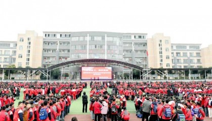 “网红教授”郑强重回贵州,“郑强奖助学-奖教基金”已获捐赠416万余元