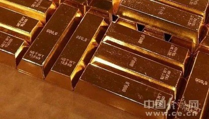 金价跳水!有人拉着行李箱扫货