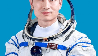 神二十乘组航天员陈中瑞:开拖拉机?开飞机?开飞船!