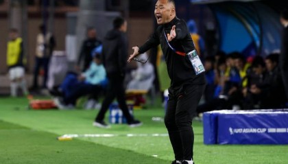 媒体人点评国少主帅上村健一:拒绝热身,没拉好体能,指挥不力