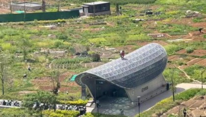 杭州一地铁口被吐槽像棺材?地铁公司回应