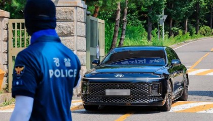 尹锡悦拒捕现场曝光:门口僵持140分钟,其拒绝自愿离开,知情人称“难以动武”