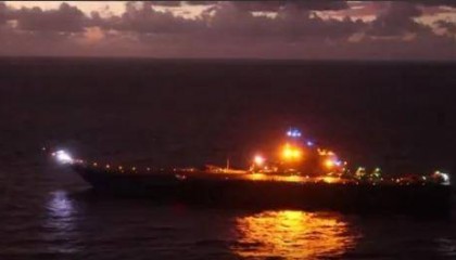 突发!辽宁舰夜过台海,台军疯狂叫嚣“跟踪监视”,美军航母紧急驰援