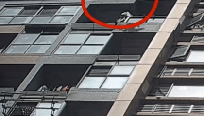 四川男子与女友吵架,为泄愤从16楼扔下电竞椅!警方:刑拘