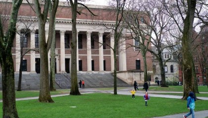 现有国际生或失去合法身份,哈佛回应“被禁招国际学生”,美多所高校遭打压