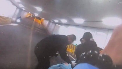 悲剧!事发虹梅路地道,上海阿姨骑车摔倒后死亡!密集减速带,引发争议→