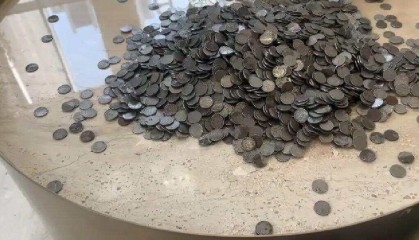 扛140斤硬币存银行遭拒,当事人:银行说1000枚硬币只能入账10元