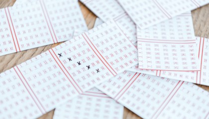 用DeepSeek买彩票,聪明反被聪明误 | 新京报快评