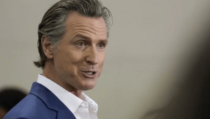 他赶在特朗普出兵中东前,打响了“第一枪”!