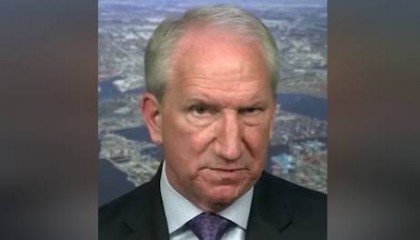 首批145%关税中国货船抵达洛杉矶港,美业内人士警告:贵且缺货的日子将至