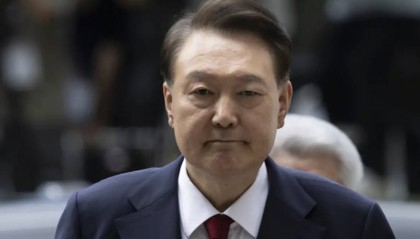 时隔4个月尹锡悦再入狱,被捕前请求别让其律师为妻子辩护,