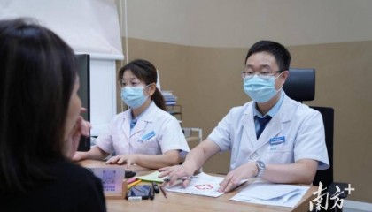 错用1%高浓度阿托品,12岁东莞女孩变“老花眼”