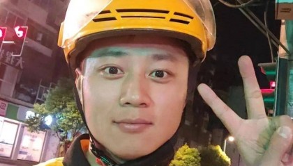 体制内也“卷”副业？一公职人员下班送外卖，本人回应