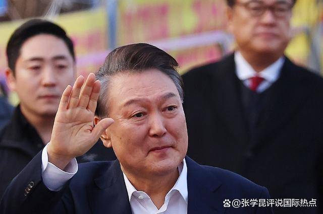 被关52天的尹锡悦，还没来得及放松，最新调查结果，让他笑不出来