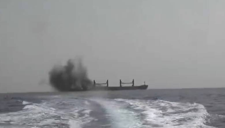 最新!胡塞武装称使用一艘无人快艇和六枚导弹,击沉一艘赴以色列船只!视频公布