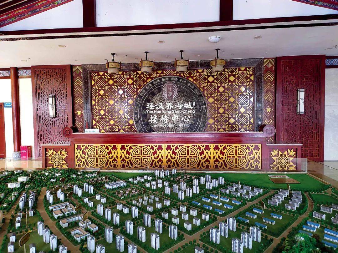 县委书记和女下属的“生意经”