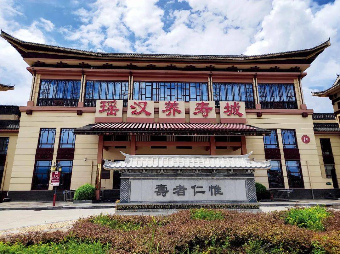 县委书记和女下属的“生意经”