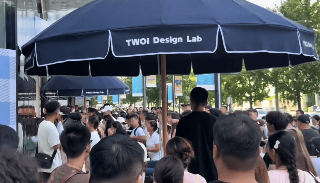 开业第一天就闭店!人多到崩溃,排队超8小时,品牌道歉,补偿方案公布!