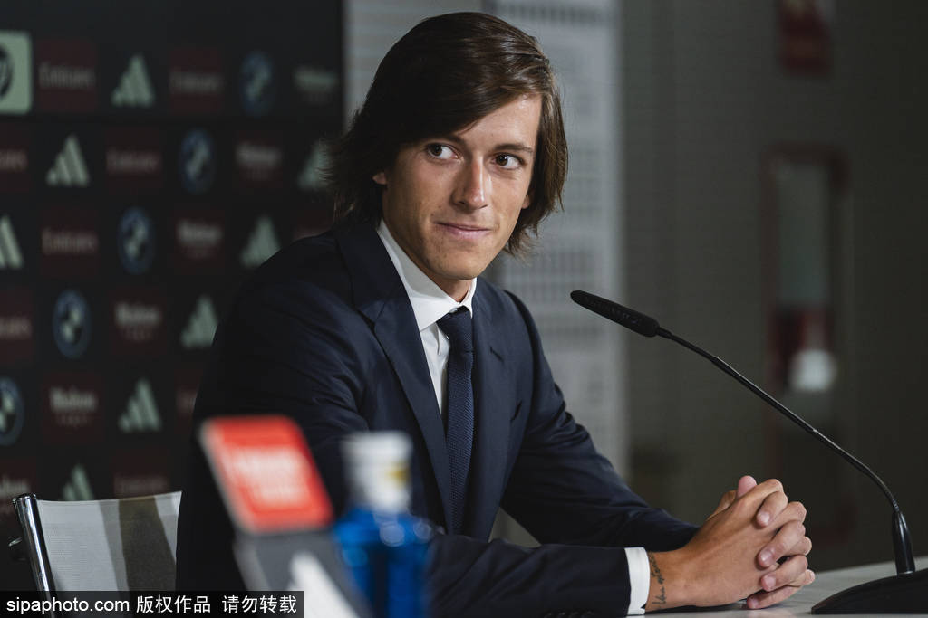 阿尔卡拉斯夺冠与皇马的深厚联系:辛纳退赛背后的故事与影响