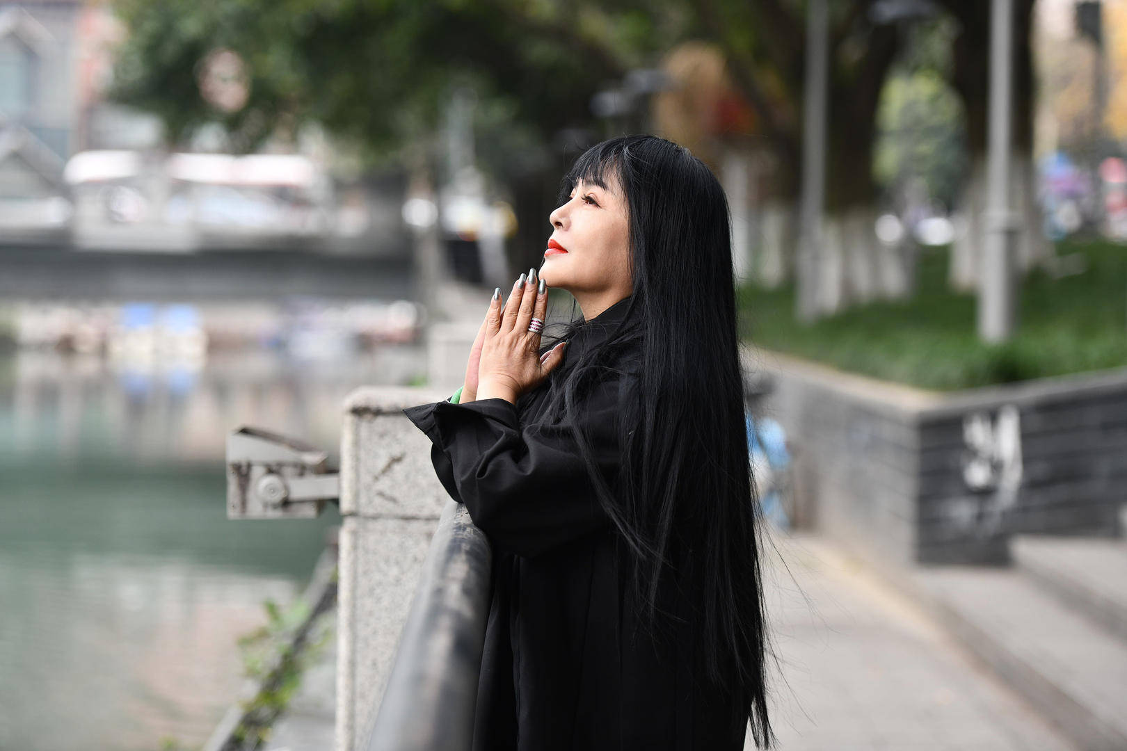 好友：千百惠在成都生活的这几年，是她最无忧无虑的日子