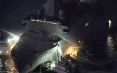 美军两栖船坞登陆舰烧了15小时,美军早早宣称火已扑灭,日方称还没灭