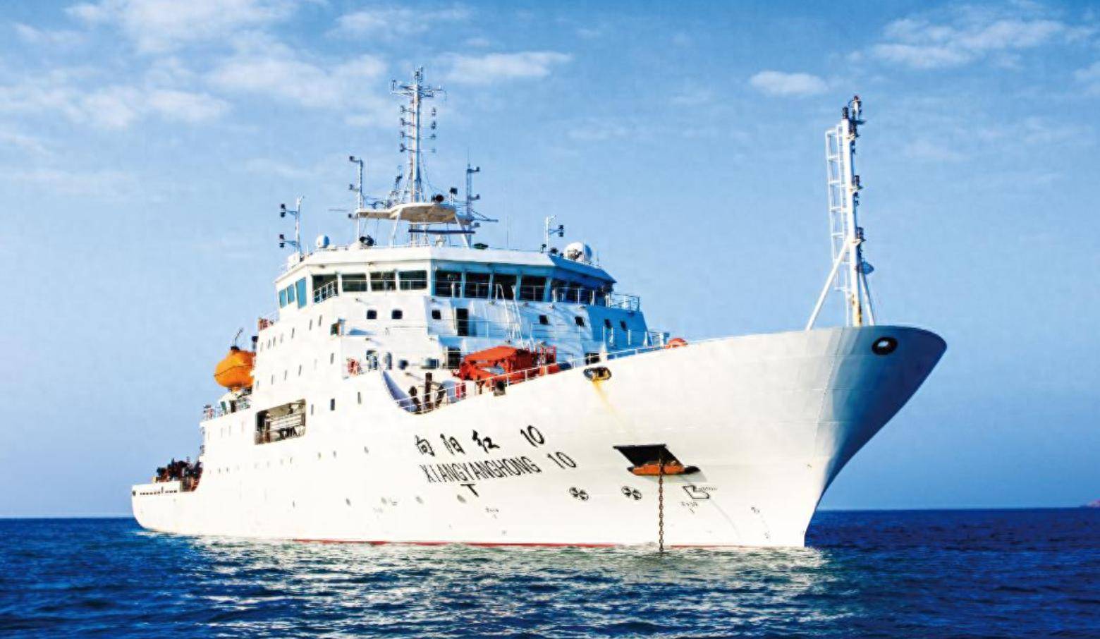 中方两艘大船抵达黄岩岛,船上没有一枪一炮,菲律宾最担心的事要发生,紧急请美军介入