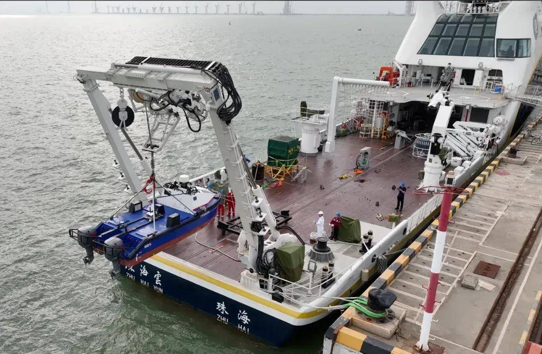 中方两艘大船抵达黄岩岛,船上没有一枪一炮,菲律宾最担心的事要发生,紧急请美军介入