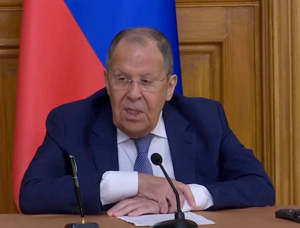 俄外长拉夫罗夫:支持向乌克兰提供安全保障,但没有俄罗斯参与的方案是“没有出路的”