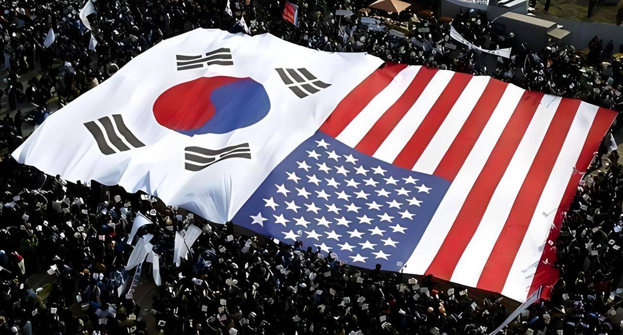 举着“滚回中国”标语牌,韩国都是什么人在搞反华游行?答案揭晓