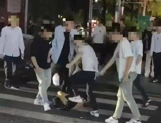 未成年人身份不是“违法护身符”！3名少年纠集多人聚众斗殴，检察院批准逮捕