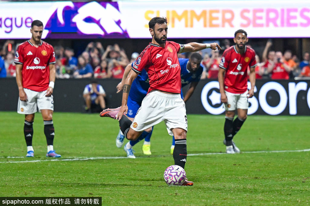 曼联战平富勒姆:阿莫林的战术为何引发球迷不满?