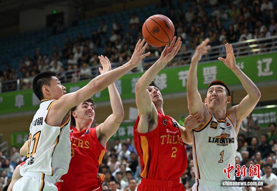第九届阜新篮球节:辽宁本钢队胜澳大利亚墨尔本老虎队