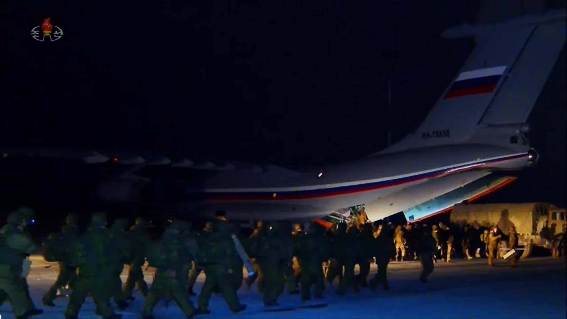 面对乌军包围，朝鲜少校与11名特种兵死战不退，牵着手拉响光荣弹