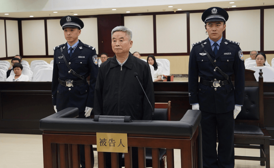 受贿数额特别巨大,并使国家和人民利益遭受特别重大损失,楼文龙被判无期!