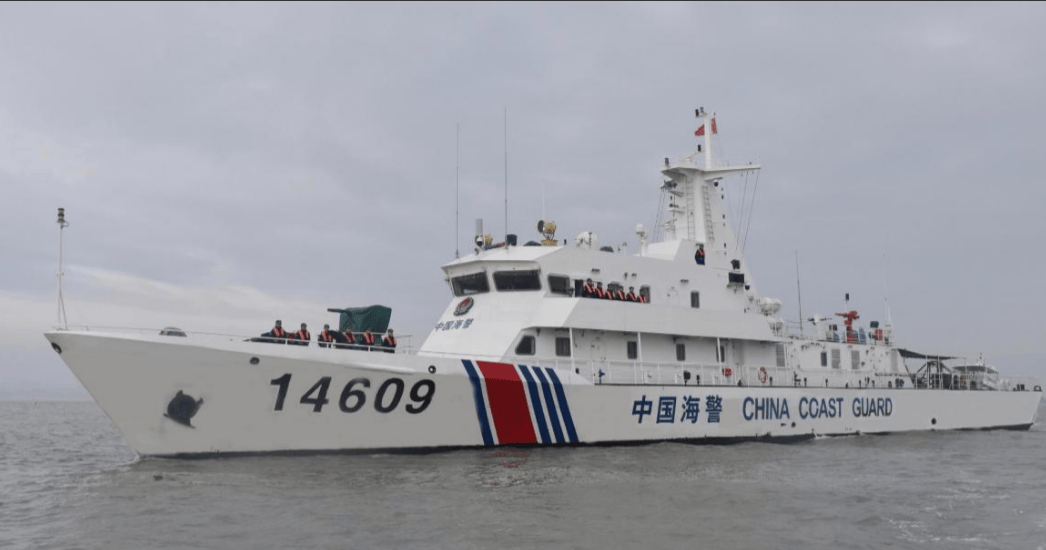 解放军拖船赶到仁爱礁,离破船还剩最后5海里,清场进入倒计时?