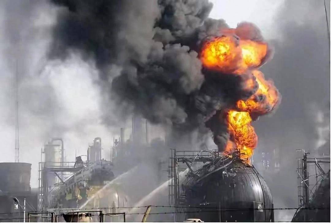 俄罗斯“小金库”被炸毁,普京亲信紧急交涉,请求中方给出承诺,中方如何回应?