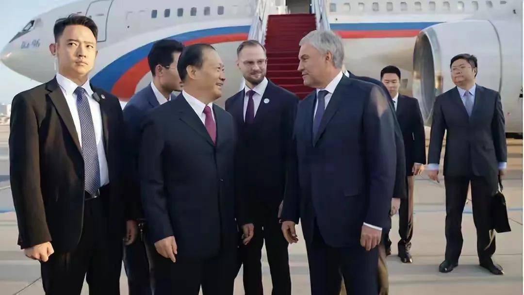 俄罗斯“小金库”被炸毁,普京亲信紧急交涉,请求中方给出承诺,中方如何回应?