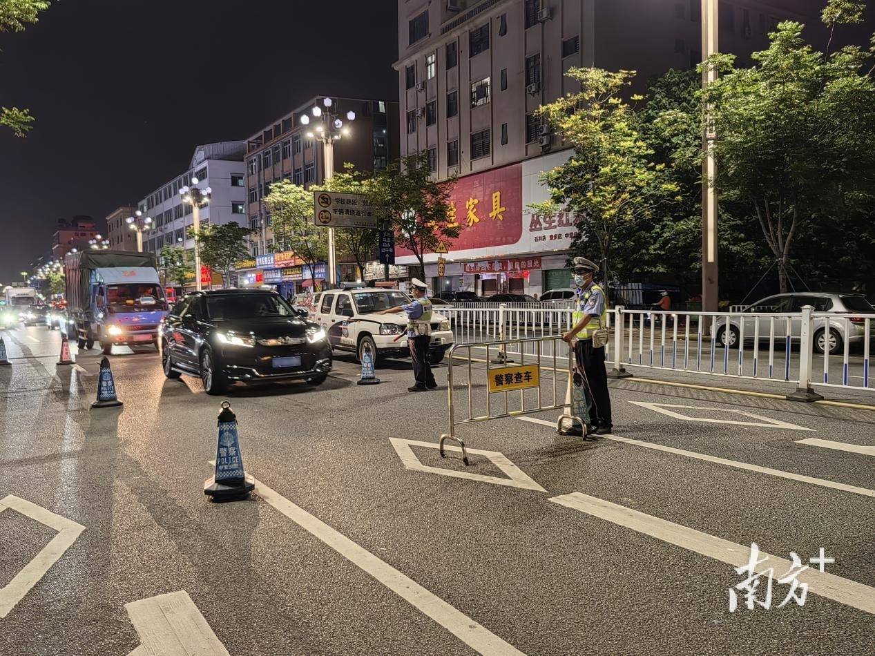 逢车必查！东莞交警严查交通违法行为